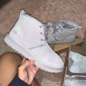 Size 4 Gradeschool Uggs